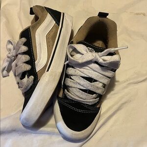 Vans Kids Low-Top Sneakers in Black, White & Tan